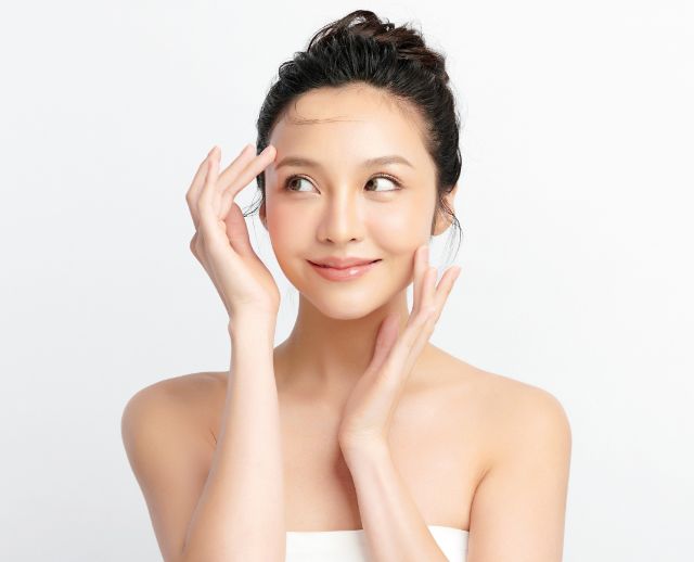 RSBE_SkinBarrier_Teaser_Asian-Woman.jpg